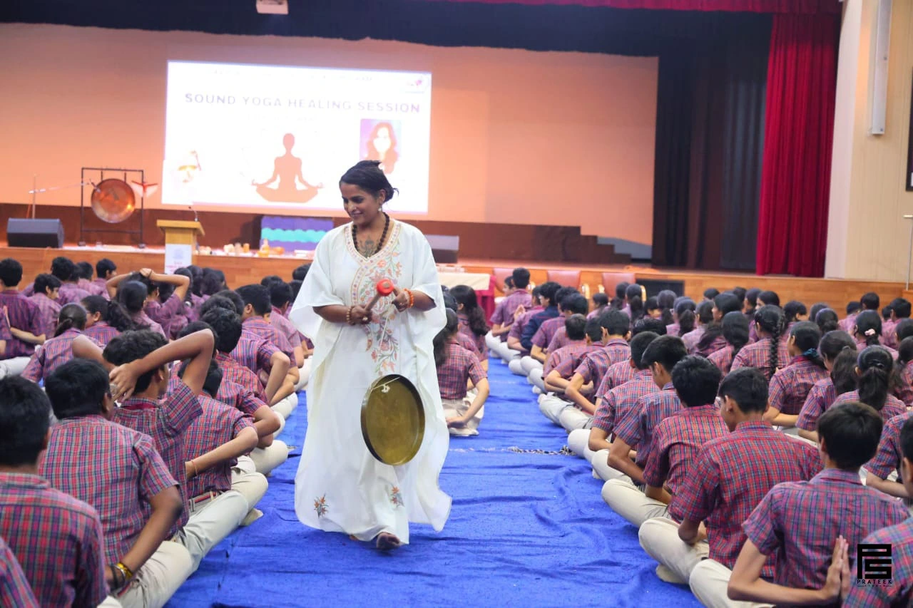 Integrated sound healing with bowls and instruments